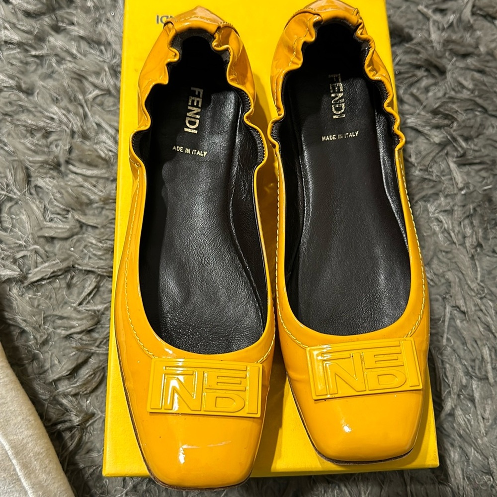 Patent leather ballerina flats